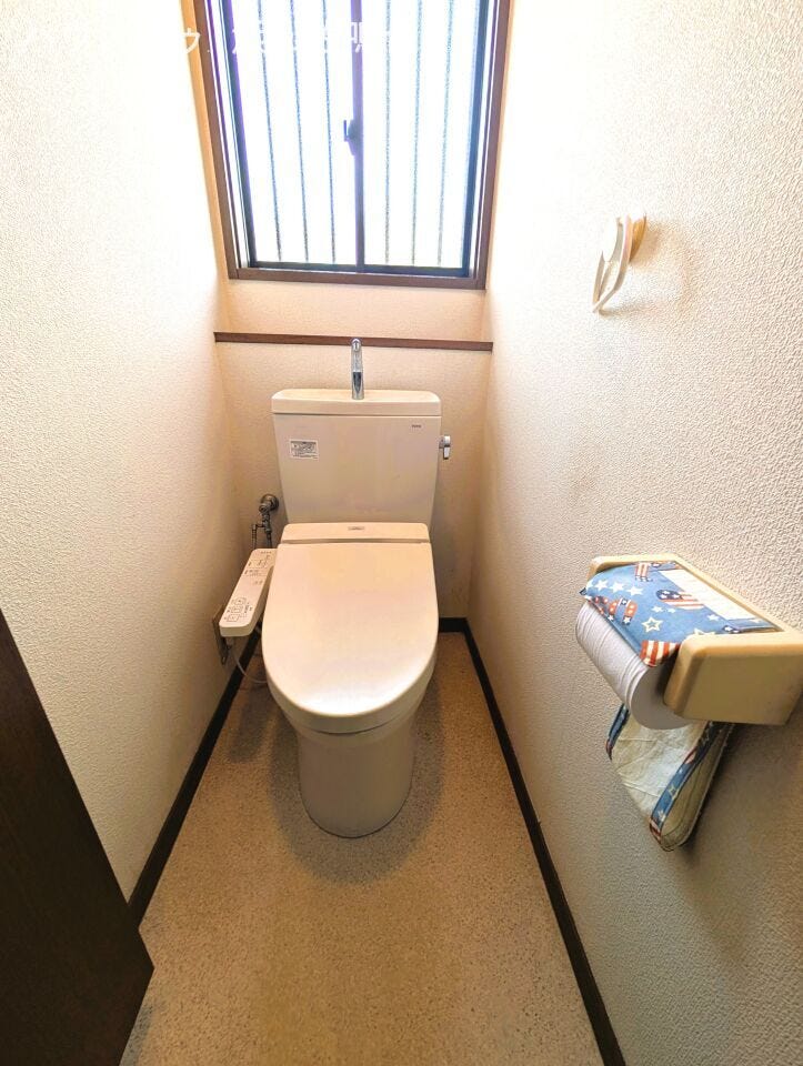 1階トイレの便座は洗浄暖房便座に交換されております(2018年)。