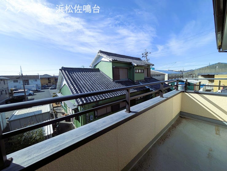 青空を仰ぐ南面バルコニー!お洗濯ものがよく乾きます(^-^)♪