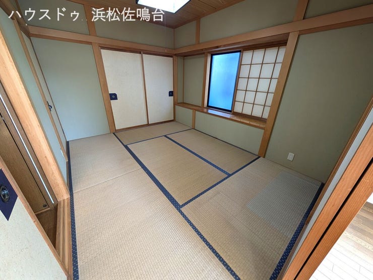 1階和室は襖を開けて、リビングと一体で使うこともできます。