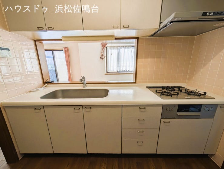 人工大理石システムガスキッチン♪上下にたっぷり収納付♪