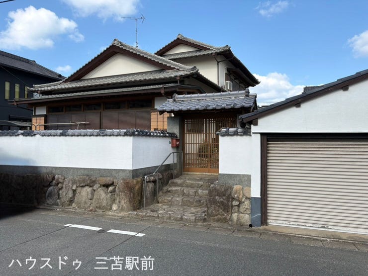 【外観】
JR香椎線「奈多」駅徒歩7分☆24時間営業のスーパーまで徒歩4分の立地です!