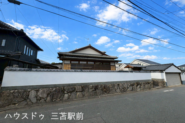 【外観】
JR香椎線「奈多」駅徒歩7分☆24時間営業のスーパーまで徒歩4分の立地です!