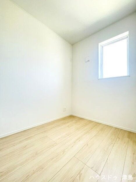 2.5帖フリースペース。ファミリークローゼットやランドリールームとして室内干しをする場所としても活用。