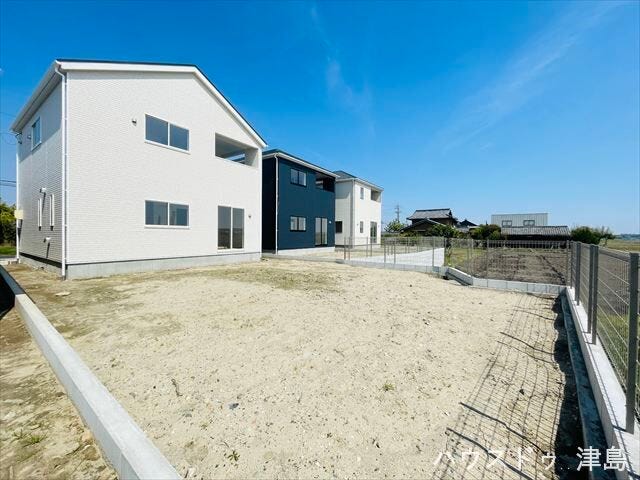 植栽やガーデニングを楽しんだり、芝生やウッドデッキなどで快適に過ごせる空間にしても素敵ですね。