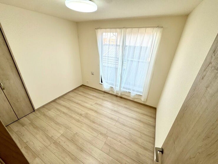 【Bedroom】ナチュラルな内装で、リラックスできる空間。寝室や書斎にも最適です。