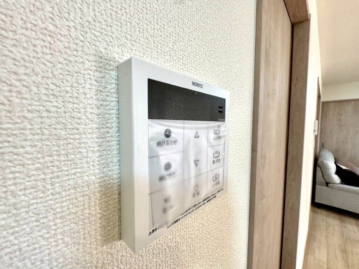 【Facilities】お湯の温度調整がラクな給湯器リモコン付き。追い焚き操作も簡単です。
