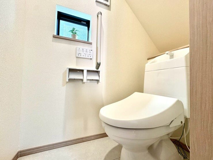 【Toilet】清潔感があり、落ち着いたデザインのトイレ。家族みんなが快適に使えます。