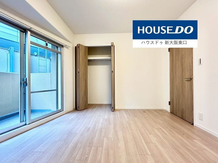 クローゼットと南西向きのバルコニーがある6.5帖の寝室です。