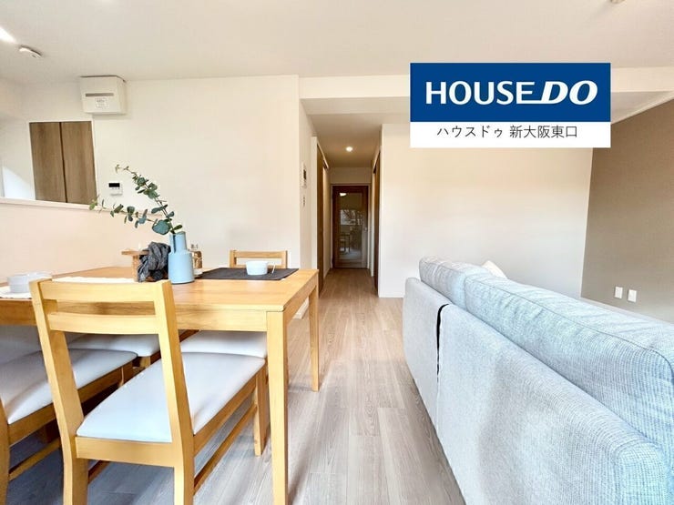 南西向きのバルコニーがある18.4帖のLDKです。