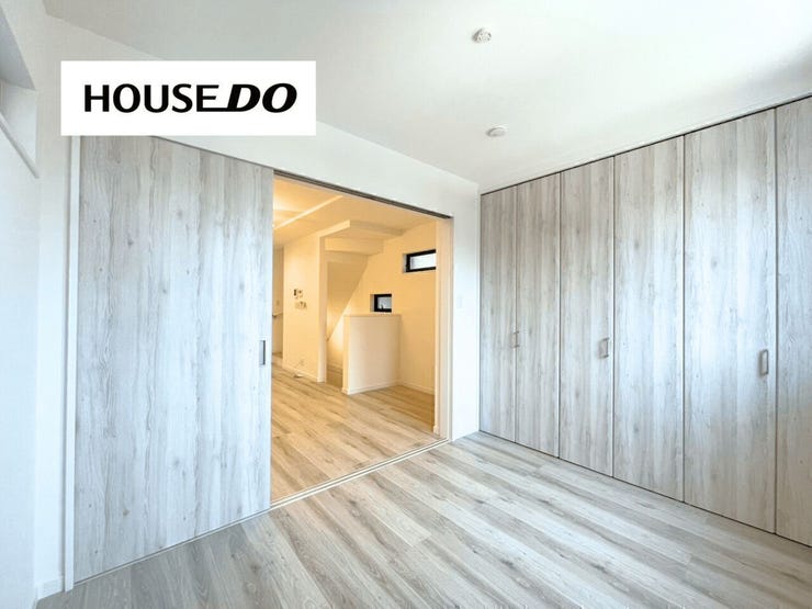 リビングに繋がる洋室◎お子様の遊び場や憩いの間としても♪