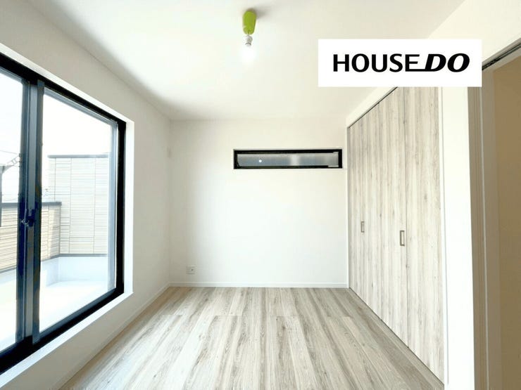 こちらの洋室にも大容量クローゼット付きです◎