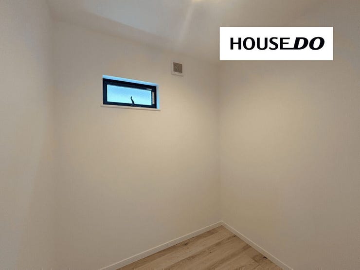 収納スペースとしても、書斎としても使えるお部屋です◎