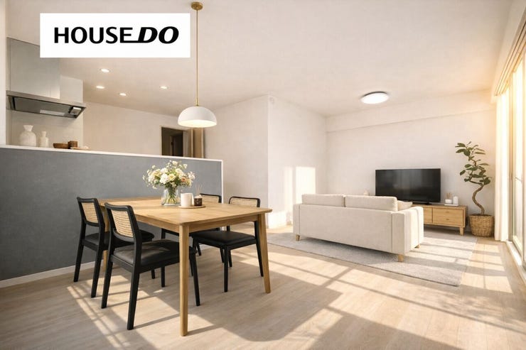 【リビング】
淡い木目フローリングで家具を選ばないナチュラルな内装!
※AIでインテリアを配置したイメージ図です