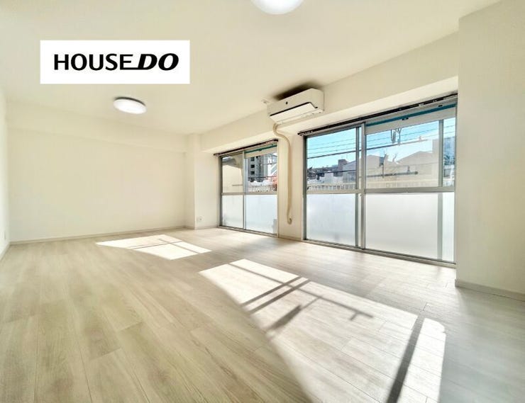 南向きの大開口サッシからたっぷり陽光が入る、明るいLDK♪