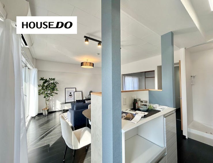 豊富な収納と広々した調理スペースを完備。