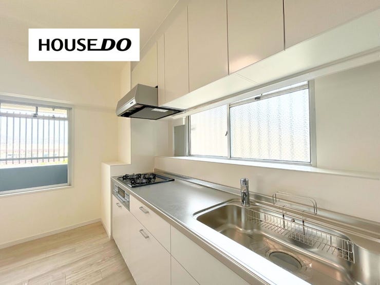 広々キッチン・3口コンロで料理・片付けがしやすい♪