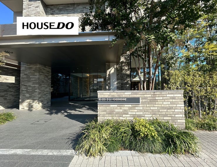 緑が映える外観デザインで、落ち着きと上質感を演出。