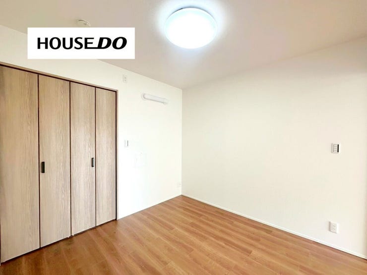 6.5帖の洋室にも、大きなクローゼットがございます!