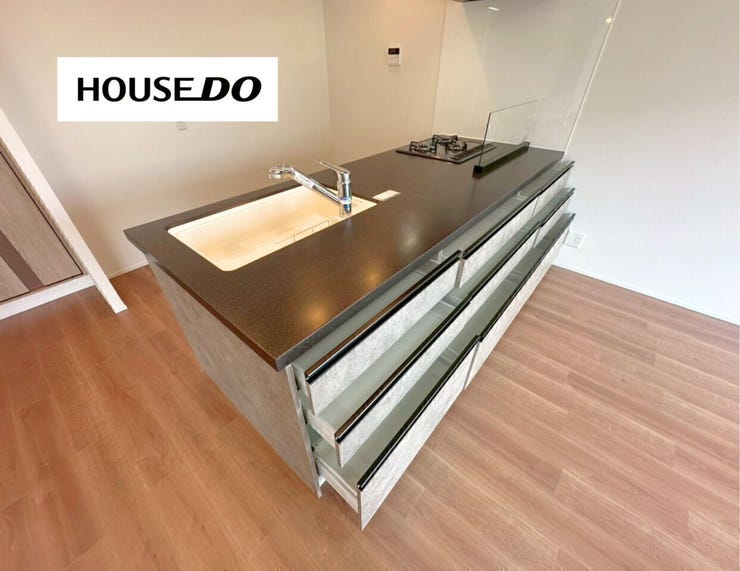 キッチン本体に収納が付いております!棚を沢山買わずに済みます♪