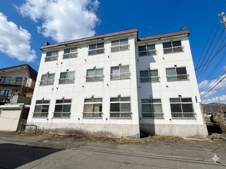 【外観】
3階建てのマンションです!