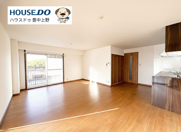 【外観】
【LDK】
広々開放的なLDK!真ん中リビングの様な作りとなっていますが角部屋のため、明るい日差しが差し込みます!