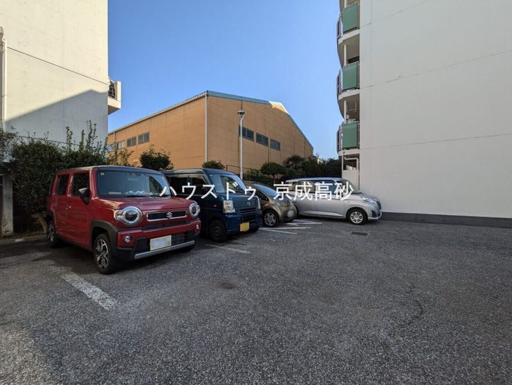 敷地内にある駐車スペースです。空き状況は、お気軽にお問合せください。