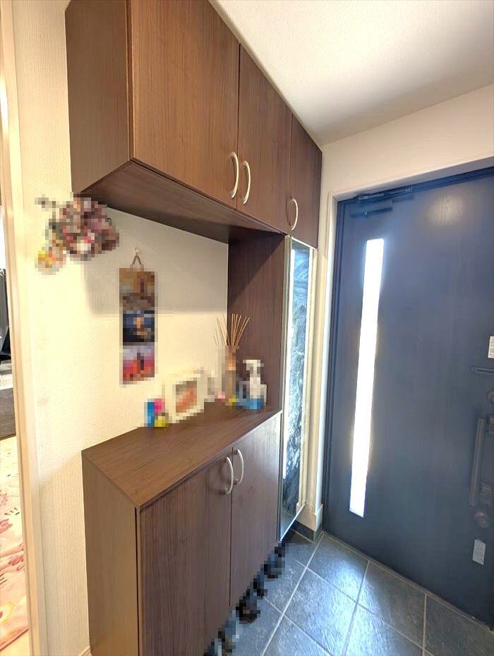 玄関は収納力の高いシューズボックスがあり、すっきり片付きます