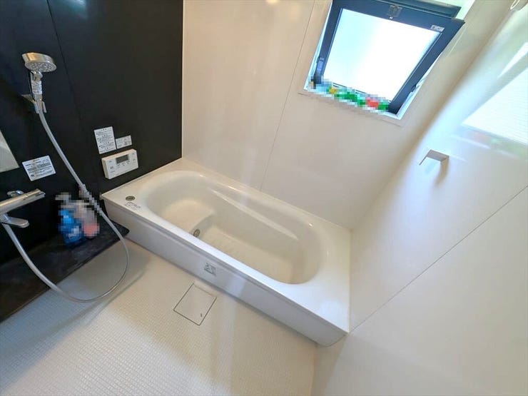 窓つきの1坪バスでゆったりと快適なバスタイムを!