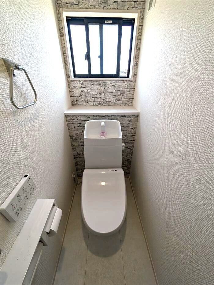 2箇所あるトイレは快適な温水洗浄便座付き