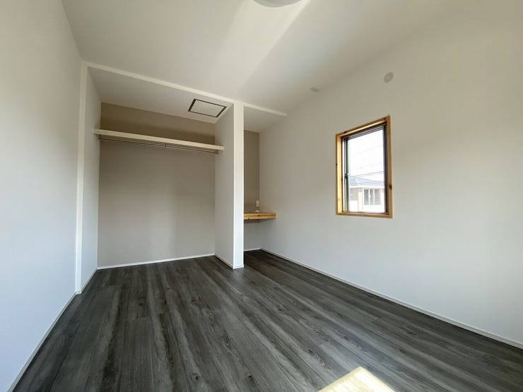 家族一人ひとりの大切なプライベート空間。趣味・感性で個性的に飾って頂けるようシンプルに仕上げてあります。収納をしっかり確保しているので、空間にさらなるゆとりが生まれます♪