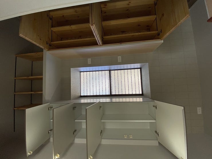 収納が充実したキッチンでママさんに嬉しい仕様となっております♪ついついストックしてしまう食材も備え付けの収納のおかげで保管がらくらくですね。綺麗で清潔なキッチンは毎日のお料理を気持ちよくしてくれます♪