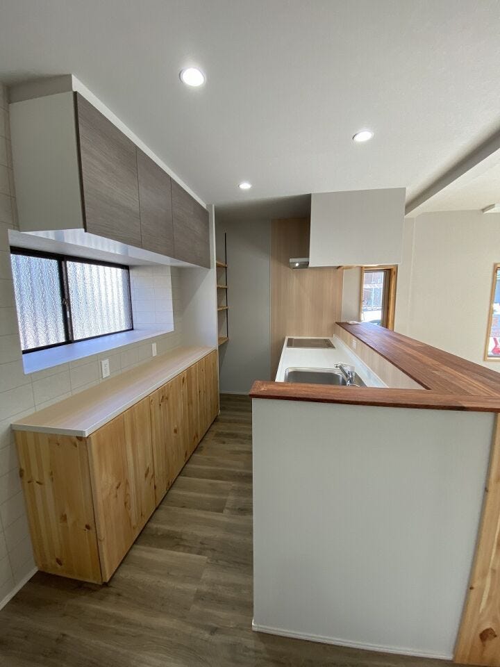 広くとられたキッチンスペースで縦横無尽に料理を楽しんでいただけます♪