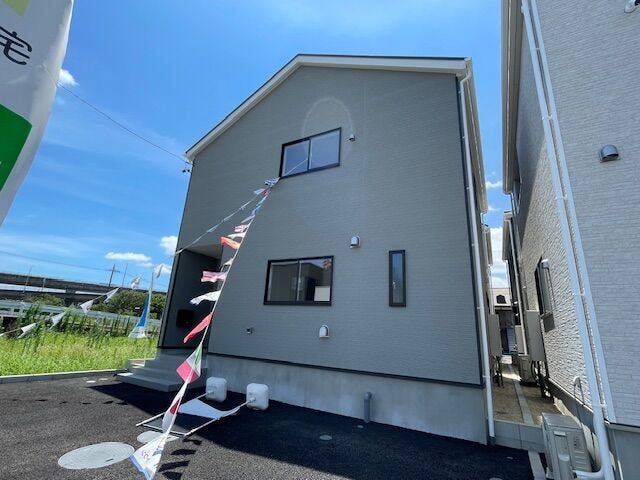 クレイドルガーデンはZEH(ネット・ゼロ・エネルギー・ハウス)水準の基準を満たした省エネ住宅。エネルギーロスを抑え、一年中快適で家計にやさしい暮らしが送れる家づくりを追及しています。