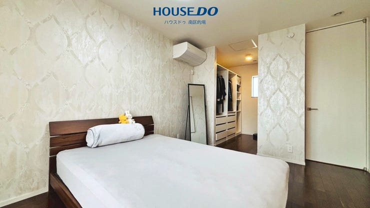 家族がそれぞれの時間を過ごすお部屋は落ち着いてリラックスできる空間。優しい日差しと風通しでゆったりと過ごすことができそうです。