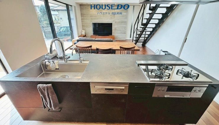 キッチンハウス製の機能的なアイランドキッチン