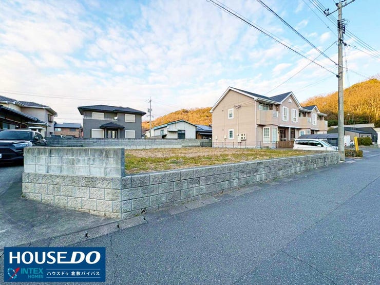 【自由な設計が叶う!建築条件なしの広々とした更地】
お好きなハウスメーカーや工務店で、こだわりを詰め込んだ理想のマイホームを建てることができる「建築条件なし」の土地です☆