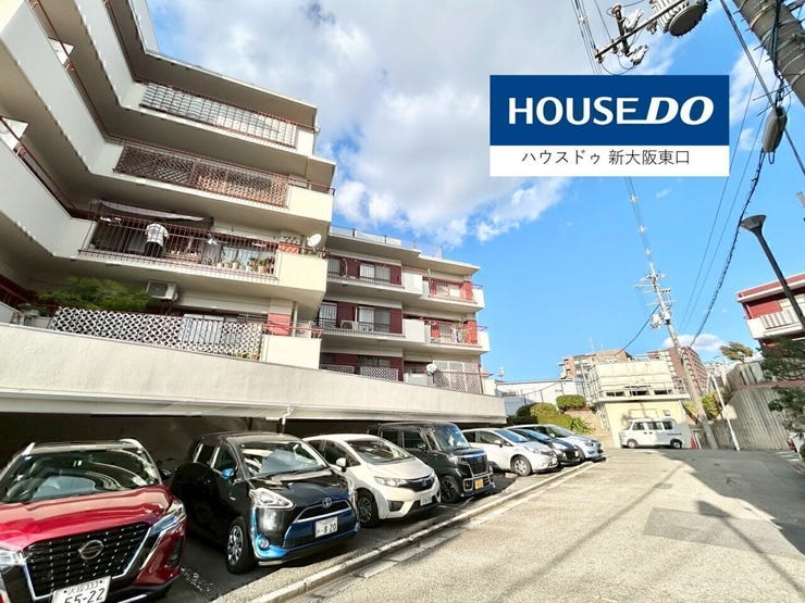 敷地内の駐車場です。
来客者用の駐車スペースもあります。