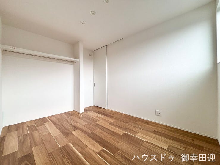 ■2階主寝室■心からリラックスできる静けさ、上質な眠りで、毎日をリセットします。明日への活力を養う空間です。