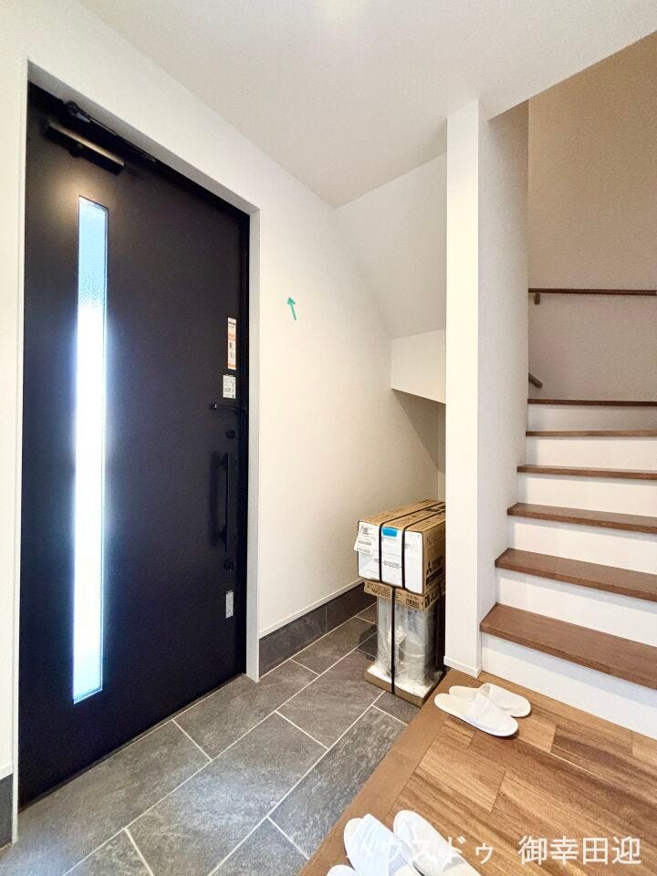 ■「ただいま」の安堵をくれる場所■訪れる人を迎え入れ、帰るたびにホッと一息つける、明るく機能的なエントランス。