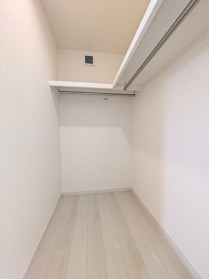 ウォークインクローゼット付き!季節物の家電や衣類を収納するなど、様々な用途で使えます