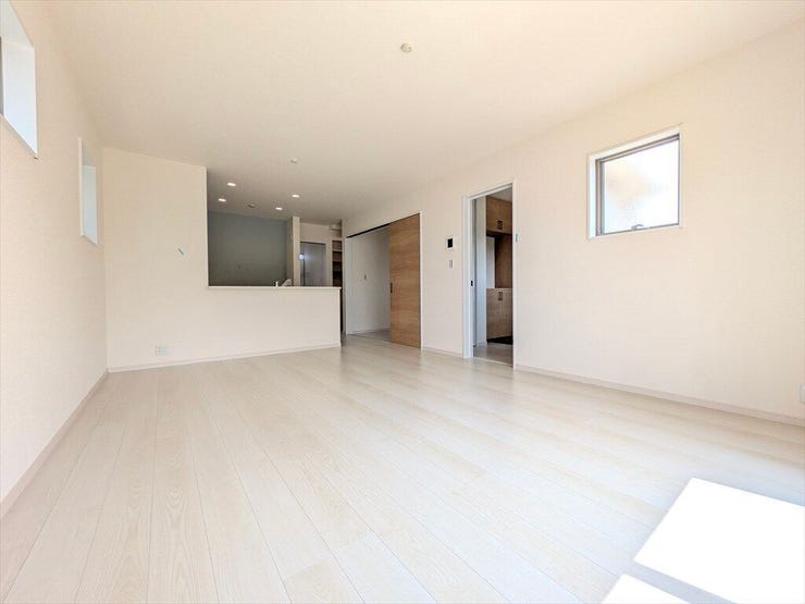 家族の気配をいつでも感じられるリビング