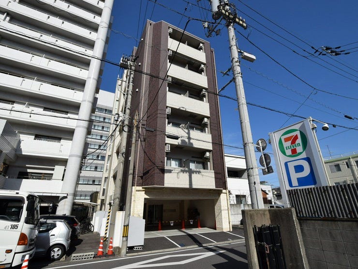 外観を南西側より撮影