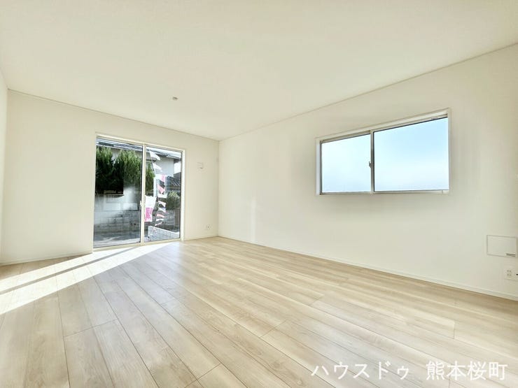 ■安らぎと笑顔の中心地■陽光が優しく降り注ぎ、会話が自然と弾む。ここでは、毎日が特別な時間へと変わります