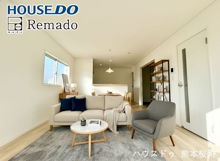 ■家族の笑顔が集う、安らぎとくつろぎの中心地■お気に入りの家具を迎え、窓からは心地の良い光が差し込みます。※CGで家具を配置しています