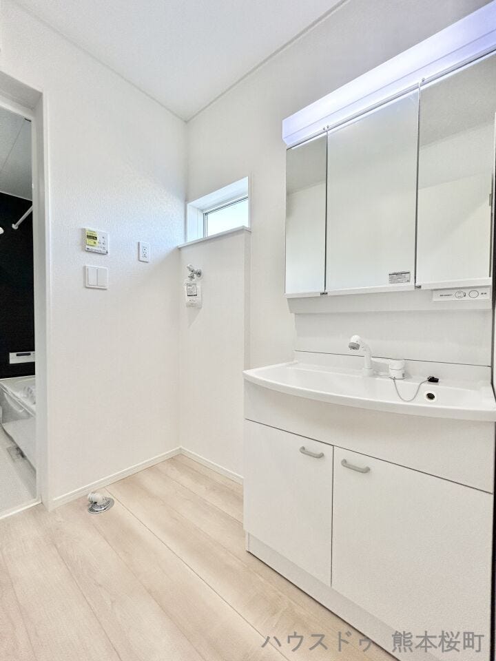 ■清々しいリフレッシュ空間■自分を磨き、気持ちを切り替える。心地よい光が差し込むプライベートスペース