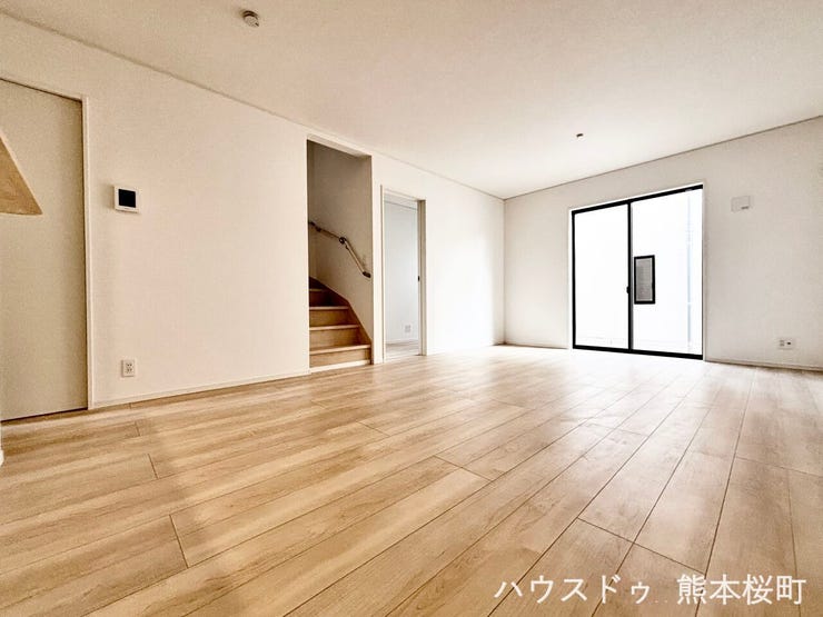 ■安らぎと笑顔の中心地■陽光が優しく降り注ぎ、会話が自然と弾む。ここでは、毎日が特別な時間へと変わります