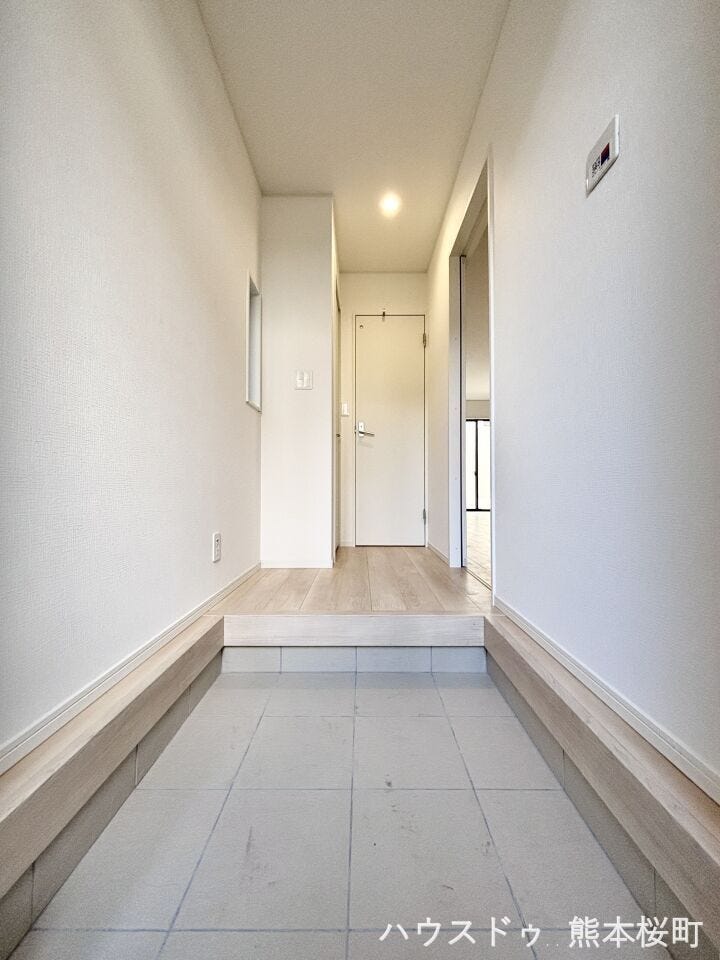 ■「しまう」が叶える、美しい玄関■大容量のシューズボックスがあることでいつも整理された、気持ちの良い「家の顔」を保てます。