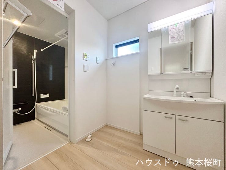 ■清々しいリフレッシュ空間■自分を磨き、気持ちを切り替える。心地よい光が差し込むプライベートスペース