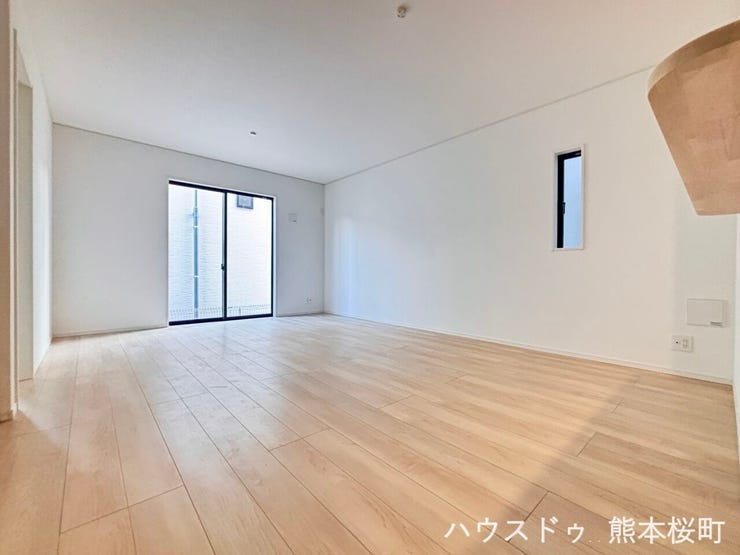 ■安らぎと笑顔の中心地■陽光が優しく降り注ぎ、会話が自然と弾む。ここでは、毎日が特別な時間へと変わります