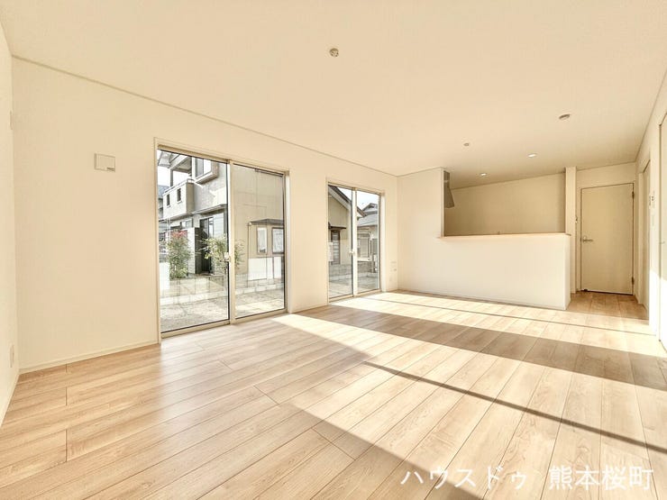 ■安らぎと笑顔の中心地■陽光が優しく降り注ぎ、会話が自然と弾む。ここでは、毎日が特別な時間へと変わります